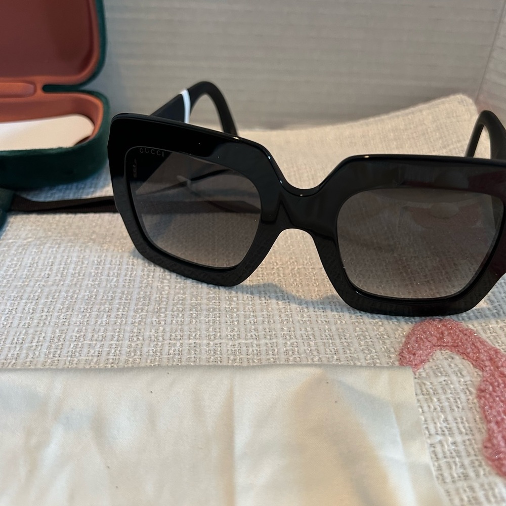 Gucci Black Oversized Square Sunglasses - Picture 10 of 12